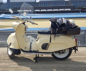 Osy kręciły kółka na stadionie żużlowym w Lesznie. Ogólnopolski zlot skuterów Osa Osieczna-Leszno 