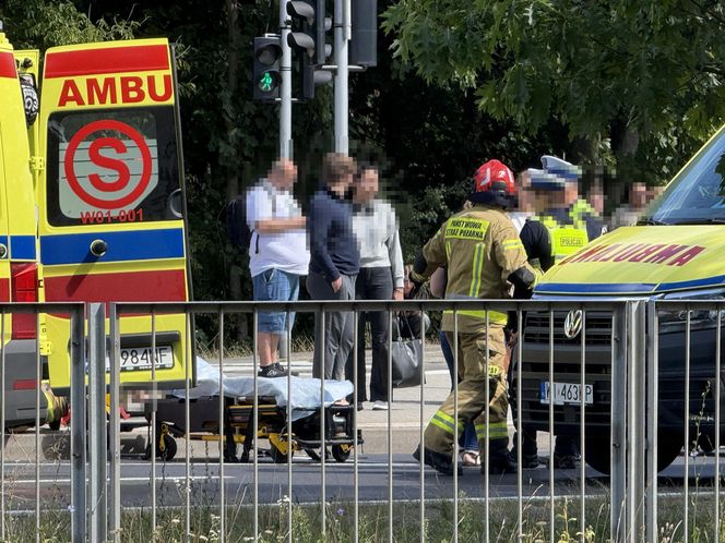 Kierowca Toyoty wjechał w pieszych na Bielanach. Cztery osoby trafiły do szpitala