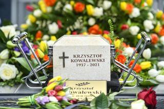 Pogrzeb Krzysztofa Kowalewskiego. Żona i córka aktora na Starych Powązkach