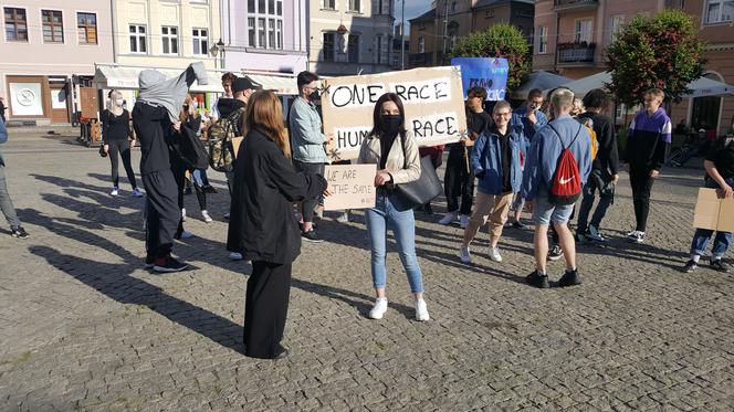 Protest w Grudziądzu, przeciwko agresji i dyskryminacji rasowej w Ameryce