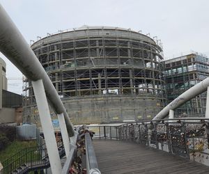 Szklana fasada Opery Nova nabiera kształtów. Rozbudowa wkracza w decydującą fazę!