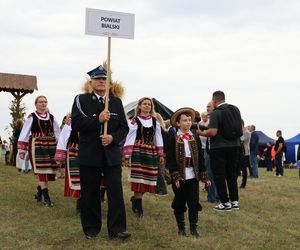Korowód dożynkowy na dożynkach wojewódzkich 2025 w Świdniku