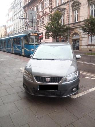Mistrzyni kierownicy z Krakowa. Zablokowała tramwaj. Na jaw wyszły też inne smaczki! 