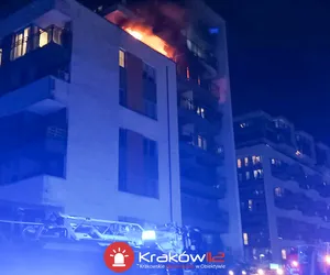Pożar w jednym z krakowskich budynków. Ogień zajął cały balkon