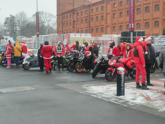 Mikołaje na motocyklach w Manufakturze. Finał corocznej akcji charytatywnej [ZDJĘCIA]