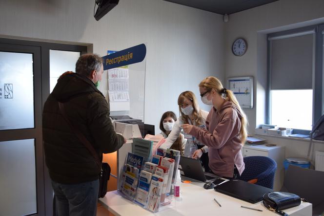 Rzeszów: Ukraińcy leczą Ukraińców. Przychodnia dla uchodźców z personelem ze wschodu