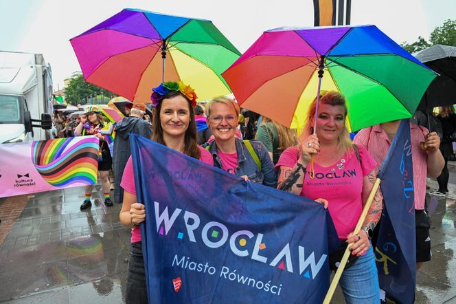 17. Wrocławski Marsz Równości wystartował. Na trasie pojawili się przeciwnicy 