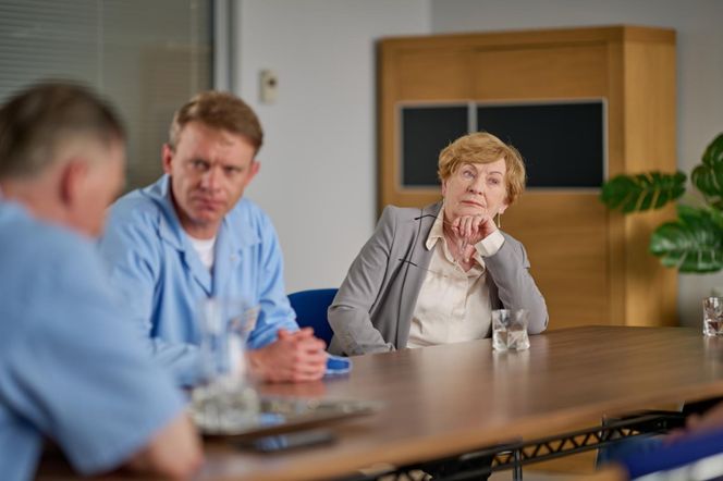 Na Wspólnej odc. 4084. Krystyna Agier (Małgorzata Knothe), Kamil (Kazimierz Mazur), Tomasz Adamski (Tomasz Piątkowski)