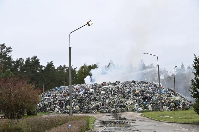 Pożar w Kamieńcu, zdjęcia z akcji strażaków z 1 listopada