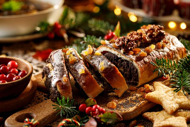 Makowiec i świąteczne ciasta z makiem: TOP 12 przepisów na Wigilię i Boże Narodzenie