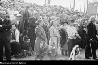 Mieszkańcy Rzeszowa podczas uroczystości powitania. 1938 - 1938.