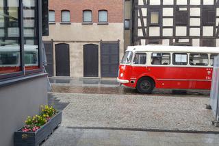 Kurs zabytkowym autobusem i rejs tramwajem wodnym