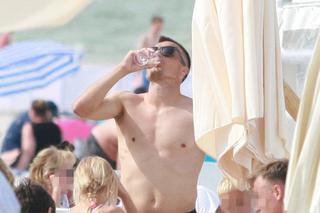 Sławomir Peszko na plaży