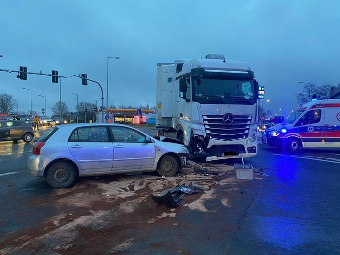 Wypadek na skrzyżowaniu ulic Nowodąbrowska – Błonie – Spokojna w Tarnowie