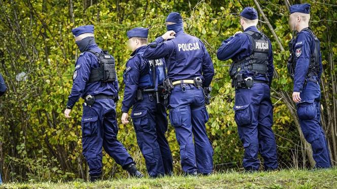 Zamknięte lasy, policjanci i żołnierze z długą bronią. Tak wygląda jedna z największych obław w historii Polski