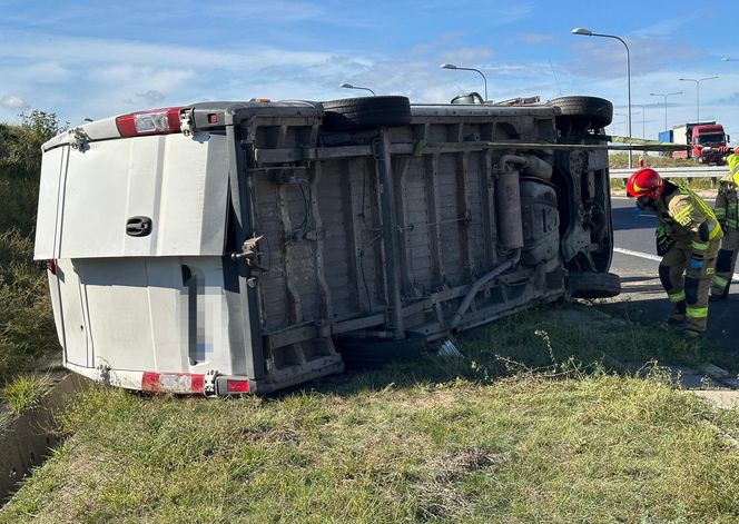 Wypadki z furgonetkami przy lotnisku i na S8