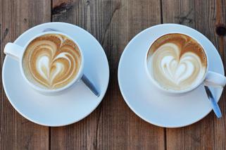 Mleko do kawy: jak przygotować i podawać?