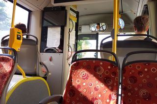 Dzisiaj pojedziemy autobusem za darmo.  Tak jest w calej Polsce