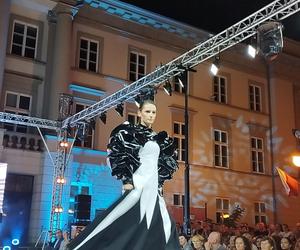 RADOM FASHION SHOW