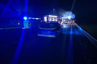 Śmiertelny wypadek na DK 74 pod Wieluniem. Kierowca mazdy zderzył się z tirem i spłonął [ZDJĘCIA].