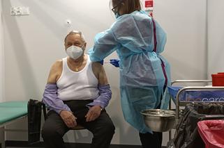W szpitalu tymczasowym w Białymstoku rozpoczęły się szczepienia seniorów [AUDIO]