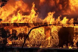 Pożar drewnianego domu koło Jarosławia. W pogorzelisku znaleziono ciało mężczyzny