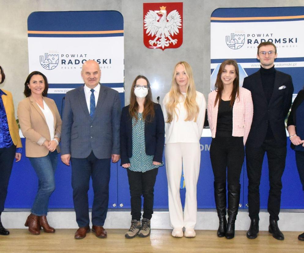 Kolejni studenci kierunku lekarskiego otrzymali stypendia powiatu radomskiego 