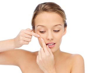 Trądzik w ciąży i po ciąży - jak się go pozbyć?