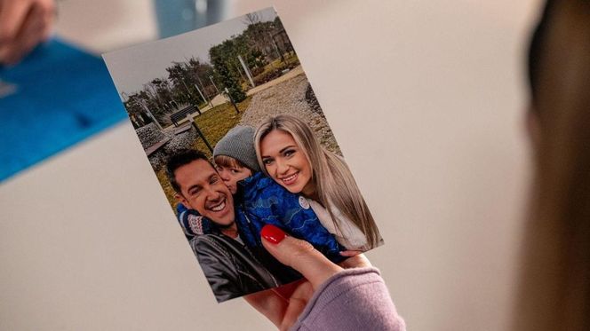 Na sygnale odc. 672. Basia (Anna Wysocka), Michał Kornet (Krystian Kukułka) z partnerką Elwirą Konieczną i ich synem Kajetanem