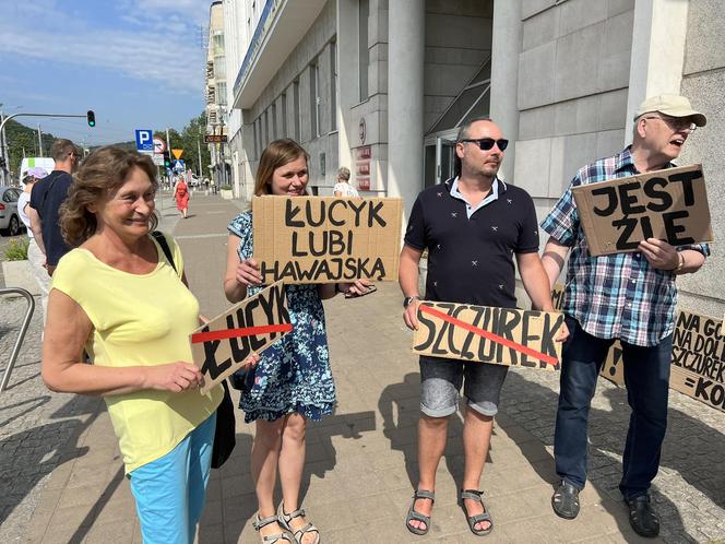 Protestowali przed urzędem miasta w Gdyni. "Szczurek, oddaj za paliwo!"