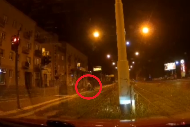 Czekała go okrutna śmierć na torach