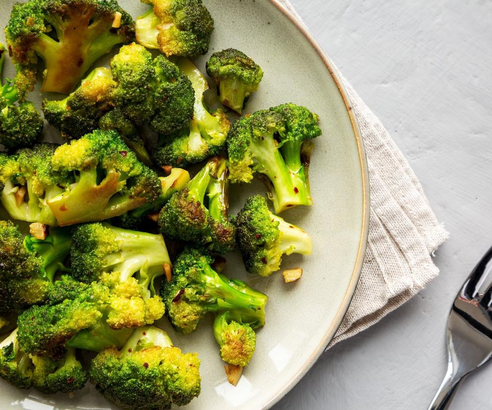 Brokuły smażone z kokosem