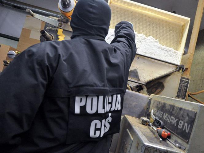 Policjanci CBŚP zlikwidowali fabryki papierosów