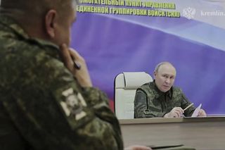 Vladimir Putin w mundurze