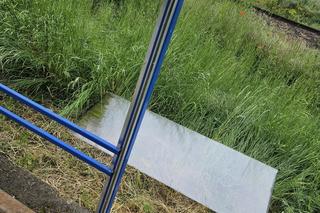 Ktoś zdewastował przystanek w gminie Santok