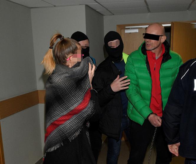 Kobiety całowały kwasowych morderców