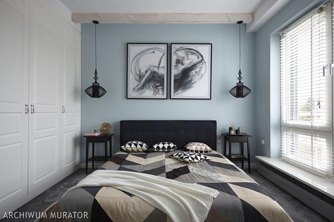 Sypialnia w stylu francuskim z błękitną ścianą