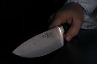 Bójka w Strzyżowie koło Opoczna. 33-latek został ugodzony nożem w klatkę piersiową