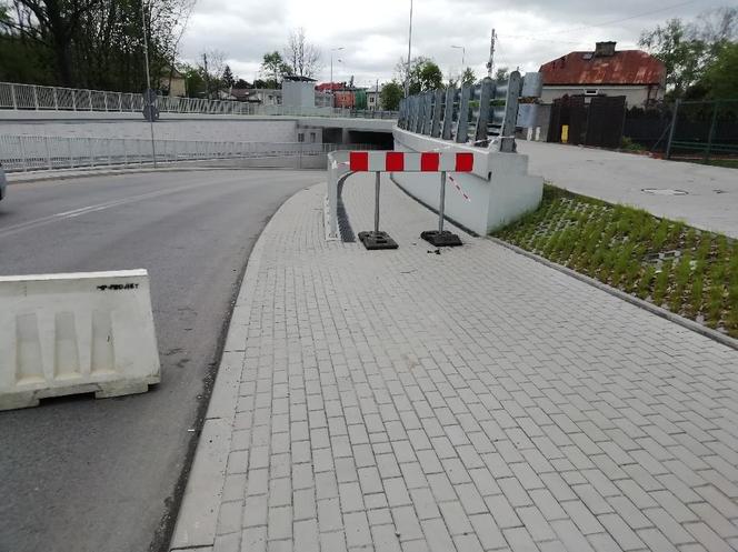 Na czas naprawy  uszkodzeń ruch w tunelu został całkowicie zamknięty dla samochodów i pieszych z wyjątkiem pojazdów uprzywilejowanych.