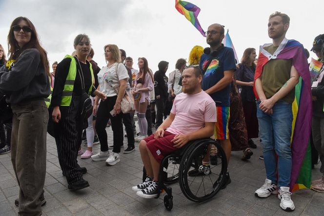VI Toruński Marsz Równości. Przeciwnicy modlili się w centrum