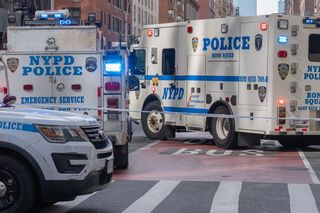 Radiowozy NYPD w ogniu! Na miejscu znaleziono ładunki zapalające