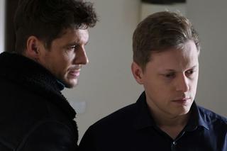 M jak miłość odcinek 1721. Marcin (Mikołaj Roznerski), Radek (Philippe Tłokiński)