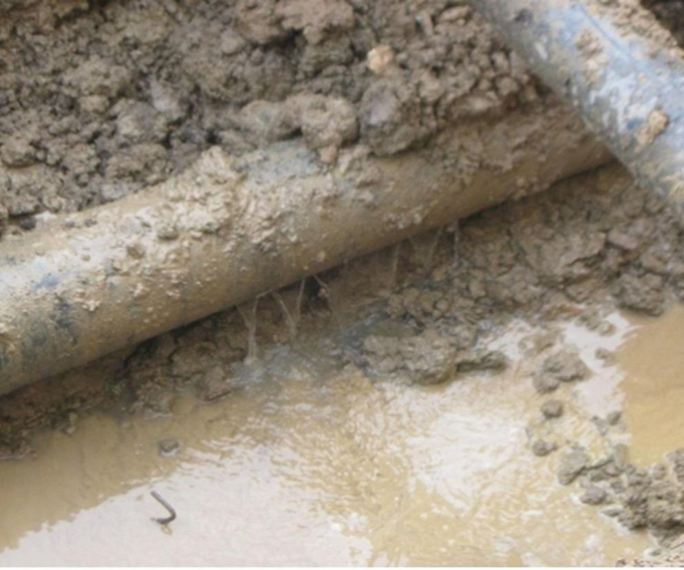 Lublin - awaria wodociągowa i akcja MPWiK na ul. Głębokiej