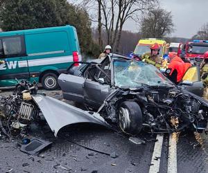 Wypadek z udziałem wojskowego pojazdu. Z audi niewiele zostało