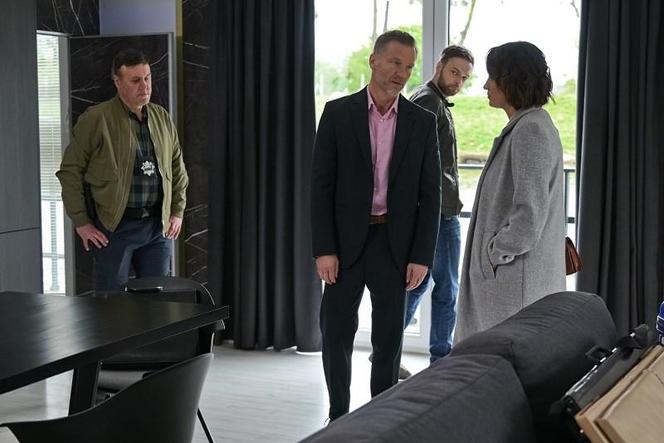 Pierwsza miłość, odcinek 3834: Laura (Katarzyna Maciąg), Biernacki (Krystian Wieczorek)