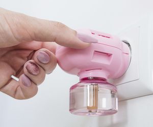 Wtyczki do kontaktu na komary - czy elektrofumigatory na owady są bezpieczne dla dzieci?