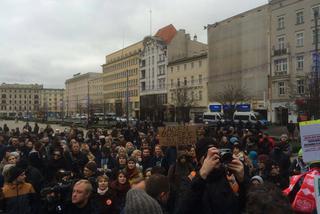 Poznań: Manifestacja muzułmanów w Polsce przeciwko terroryzmowi