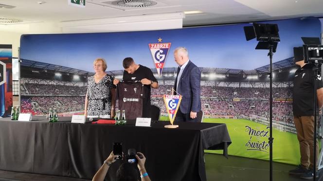 Tak kibice przywitali Łukasza Podolskiego w Górniku Zabrze. Szaleństwo na stadionie [ZDJĘCIA]