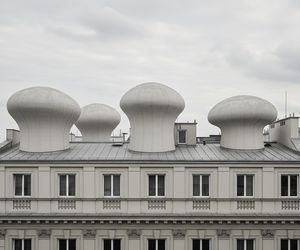 Gocławek. Na dachu kostki wyrosło coś, co budzi skrajne emocje.