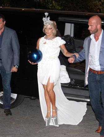 Lady Gaga w białej sukni #3